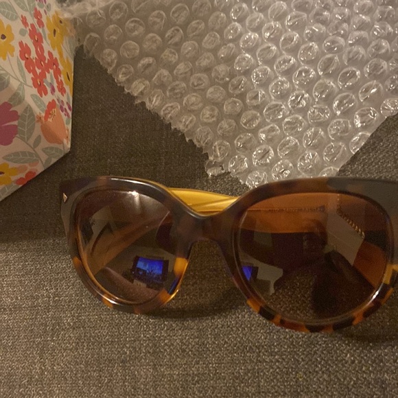 Prada Havana - Picture 6 of 8